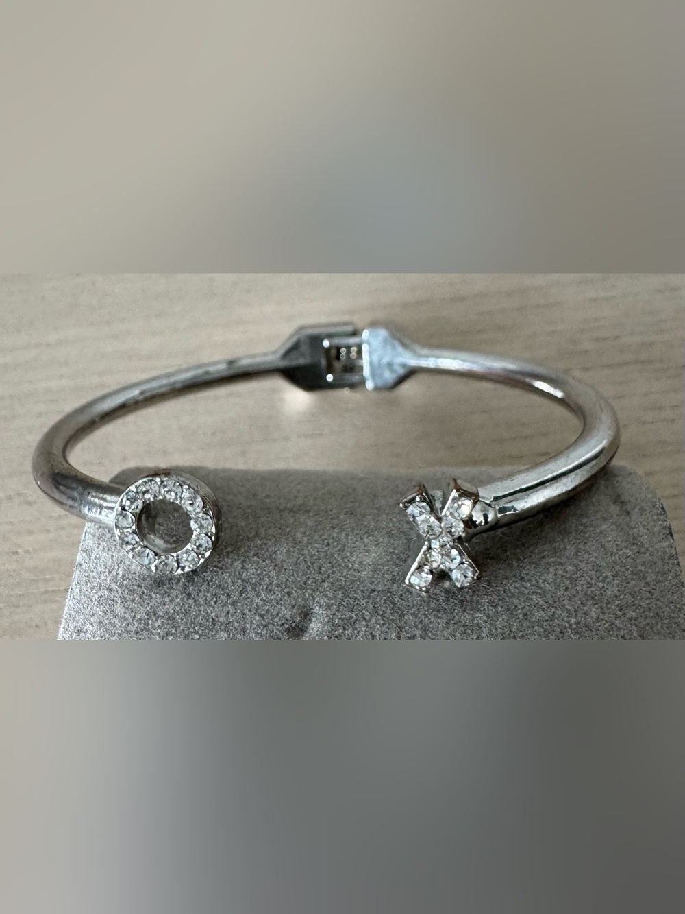 Silver-Tone Ladies “X” and “O” Open-Ended Hinged Bangle Bracelet